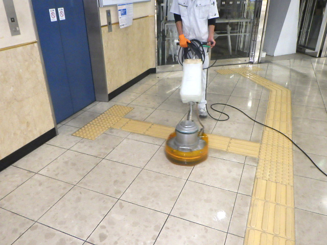 フロアタイル、さまざまな床材の清掃